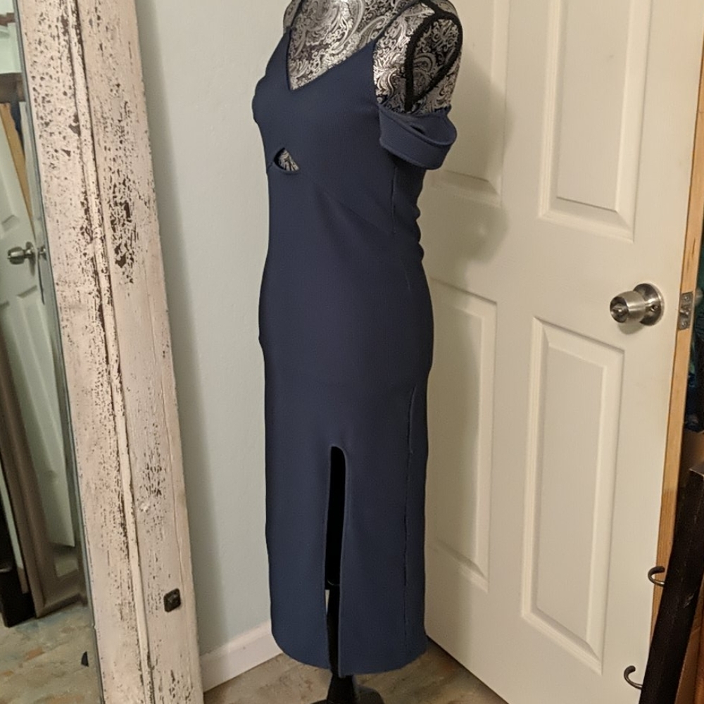 ✨5/$25✨ Topshop navy cutout midi dress - Picture 4 of 8